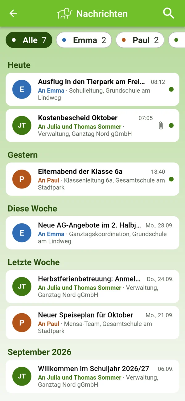 Posteingang mit Filtern je Kind, Datumsgruppen und farbigen Empfänger-Kreisen