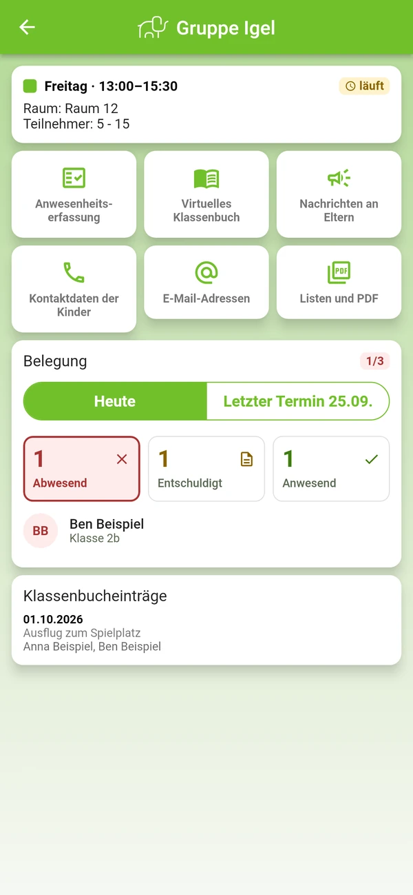 Gruppe Igel am Freitag von 13:00 bis 15:30 Uhr in Raum 12: Kacheln für Anwesenheitserfassung, Virtuelles Klassenbuch, Nachrichten an Eltern, Kontaktdaten, E-Mail-Adressen und Listen, darunter die Belegung mit einem abwesenden, einem entschuldigten und einem anwesenden Kind